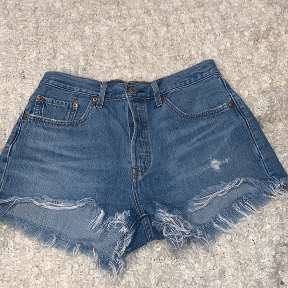LEVI 501 shorts 🤩 - Picture 1 of 12